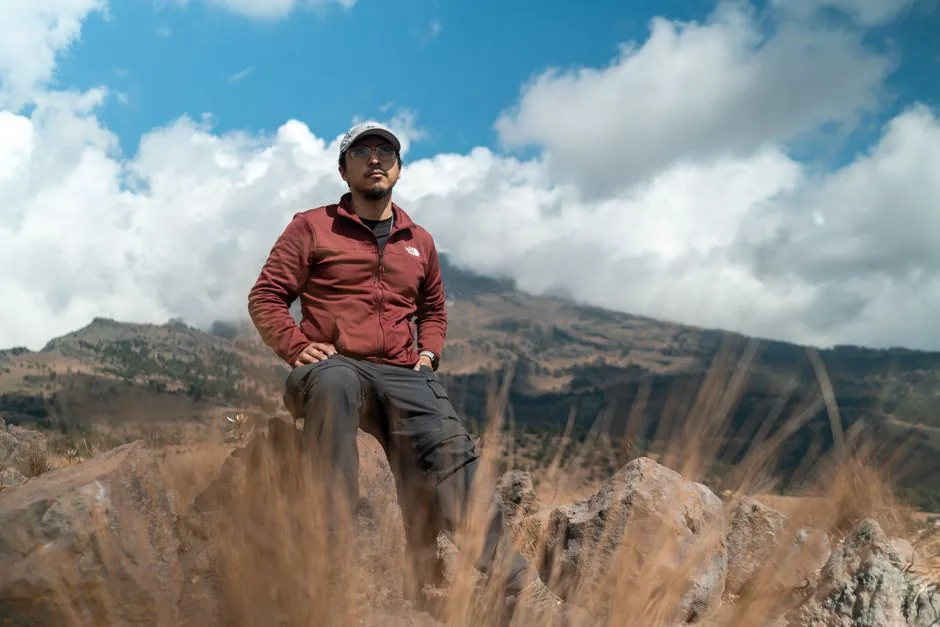 Pantalones de trekking: tejido, bolsillos y cuándo elegir desmontables